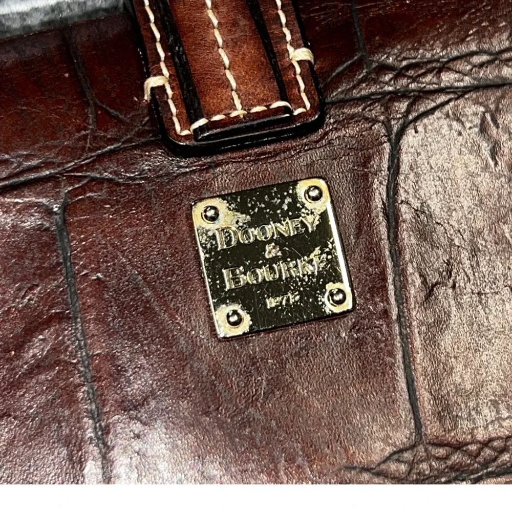Dooney & Bourke Brown Croc Embossed Leather Wristlet Snap Closure Red Lining